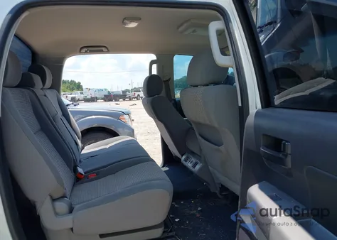 2013 Toyota Tundra Grade 5.7L V8 z USA, uszkodzony, nr VIN 5TFDW5F12DX316574